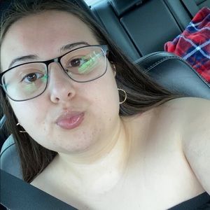 Meet your Posher, Alondra